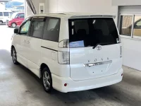 Toyota VOXY лот № 3322 оценка 3.5  с аукциона в Японии 4