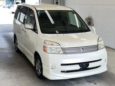 Toyota VOXY  с аукциона в Японии
