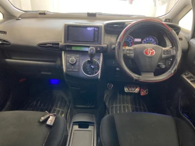 Toyota WISH  с аукциона в Японии