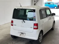 Toyota PIXIS SPACE лот № 2041 оценка 3.5  с аукциона в Японии 1