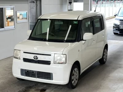 Toyota PIXIS SPACE  с аукциона в Японии