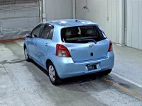 Toyota VITZ лот № 8111 оценка 3.5  с аукциона в Японии 1