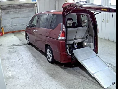Nissan SERENA  с аукциона в Японии