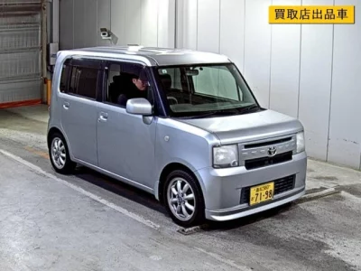 Toyota PIXIS SPACE  с аукциона в Японии