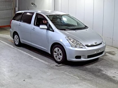 Toyota WISH  с аукциона в Японии