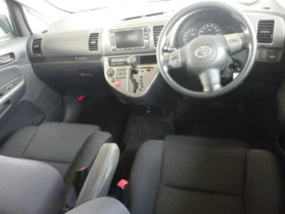 Toyota WISH  с аукциона в Японии