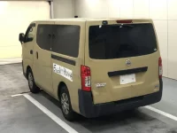 Nissan CARAVAN VAN лот № 1049 оценка R  с аукциона в Японии 1