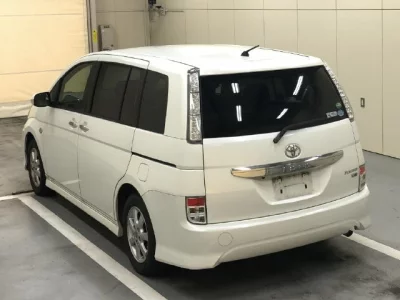 Toyota ISIS