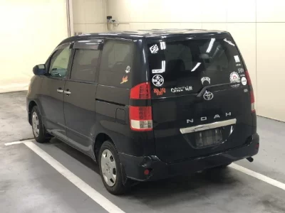 Toyota NOAH  с аукциона в Японии