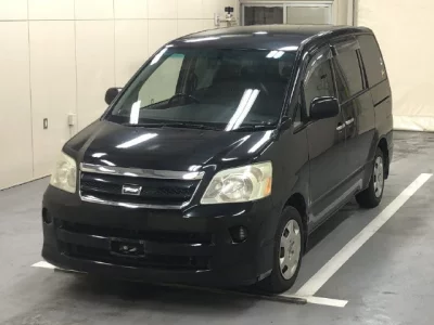 Toyota NOAH  с аукциона в Японии