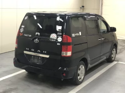 Toyota NOAH  с аукциона в Японии