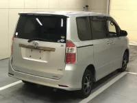 Toyota NOAH лот № 6011 оценка 3.5  с аукциона в Японии 3
