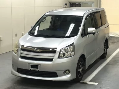 Toyota NOAH  с аукциона в Японии