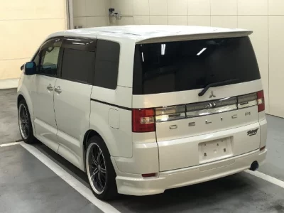 Mitsubishi Delica D:5