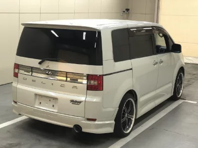 Mitsubishi Delica D:5