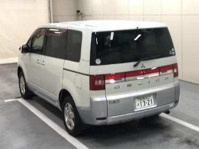 Mitsubishi DELICA D5