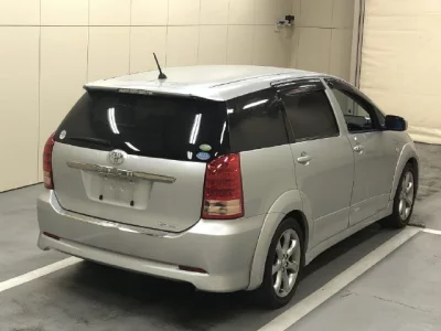 Toyota WISH  с аукциона в Японии