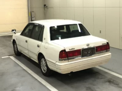 Toyota CROWN COMFORT  с аукциона в Японии