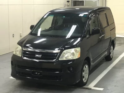 Toyota NOAH  с аукциона в Японии