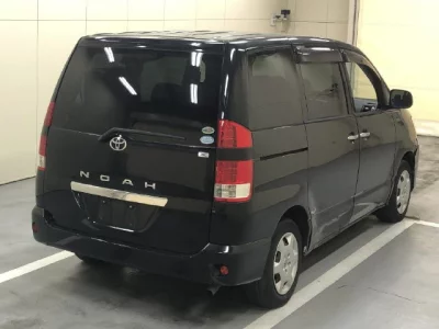 Toyota NOAH  с аукциона в Японии