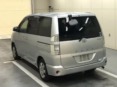 Toyota VOXY  с аукциона в Японии
