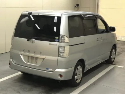 Toyota VOXY  с аукциона в Японии