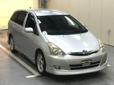 Toyota WISH  с аукциона в Японии