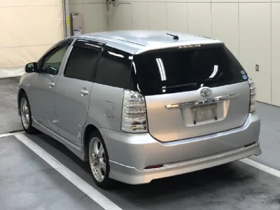 Toyota WISH  с аукциона в Японии