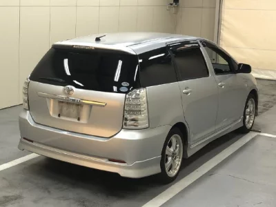 Toyota WISH  с аукциона в Японии