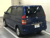 Toyota NOAH лот № 1840 оценка R  с аукциона в Японии 1
