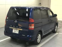 Toyota NOAH лот № 1840 оценка R  с аукциона в Японии 3