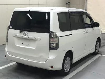 Toyota VOXY  с аукциона в Японии