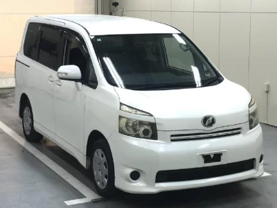Toyota VOXY  с аукциона в Японии