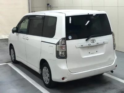 Toyota VOXY  с аукциона в Японии
