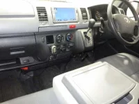 Toyota HIACE VAN лот № 4601 оценка R  с аукциона в Японии 2
