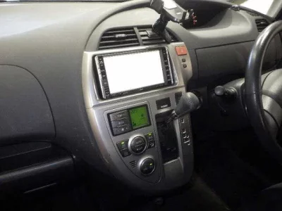 Toyota RACTIS  с аукциона в Японии