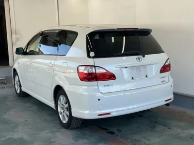 Toyota IPSUM  с аукциона в Японии