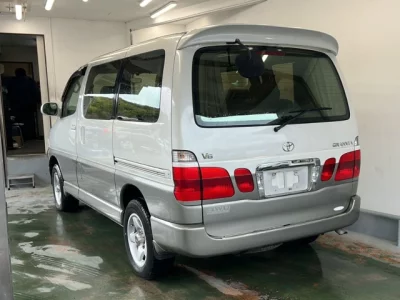Toyota GRANVIA  с аукциона в Японии