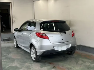 Mazda DEMIO  с аукциона в Японии