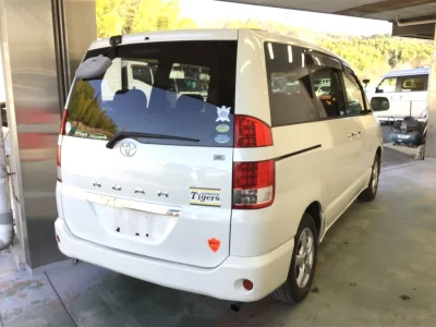 Toyota NOAH  с аукциона в Японии