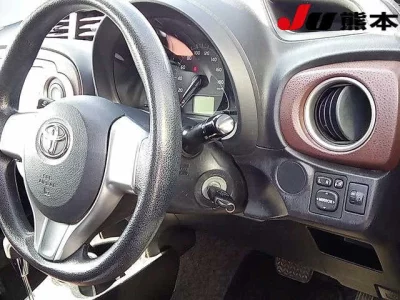 Toyota VITZ  с аукциона в Японии