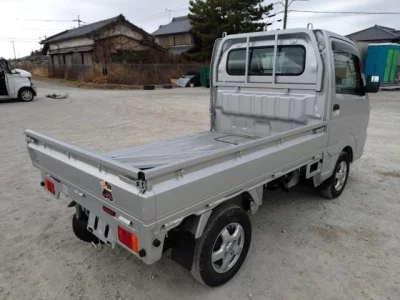 Nissan NT100 Clipper