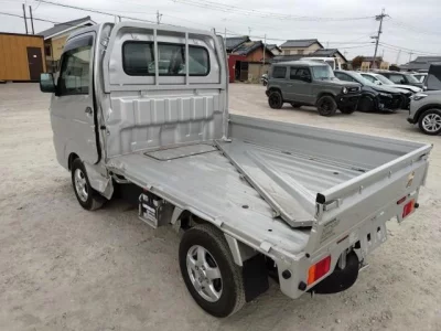 Nissan NT100 Clipper