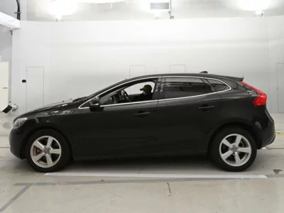 Volvo V40  с аукциона в Японии