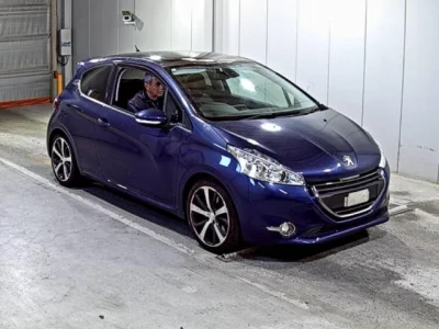 Peugeot 208  с аукциона в Японии