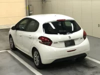 Peugeot 208 лот № 5621 оценка 4  с аукциона в Японии 1
