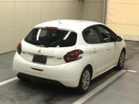 Peugeot 208 лот № 5621 оценка 4  с аукциона в Японии 3