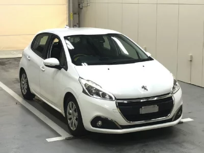 Peugeot 208  с аукциона в Японии