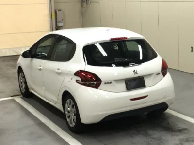 Peugeot 208  с аукциона в Японии