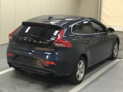 Volvo V40  с аукциона в Японии